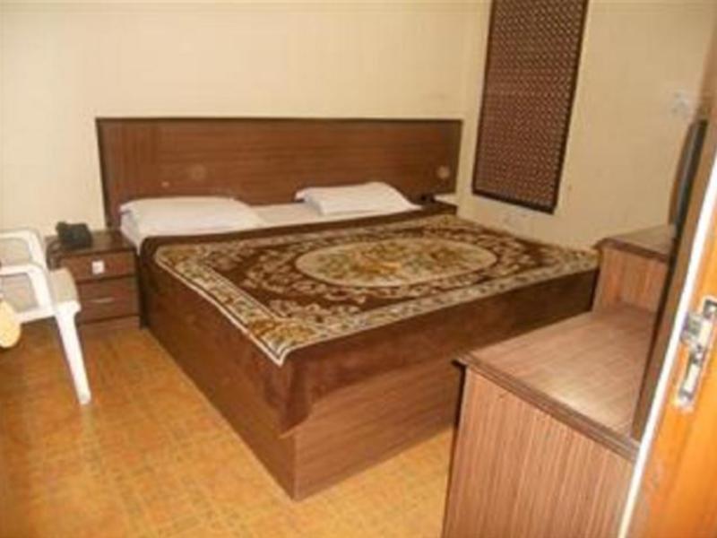 Hotel Prince Palace Deluxe - Paharganj - Yeni Delhi Dış mekan fotoğraf