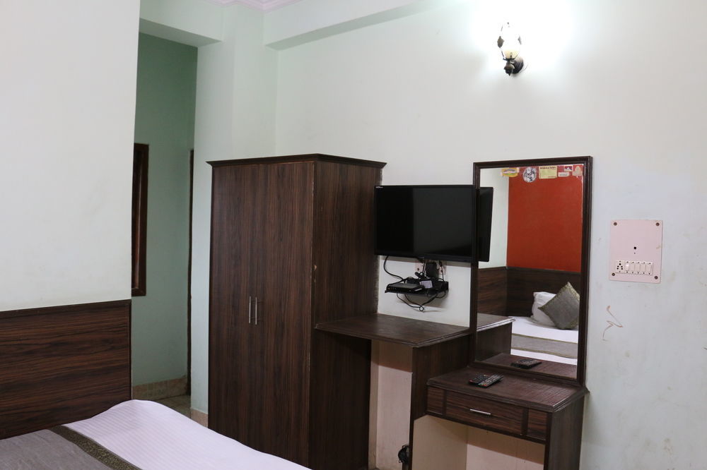 Hotel Prince Palace Deluxe - Paharganj - Yeni Delhi Dış mekan fotoğraf