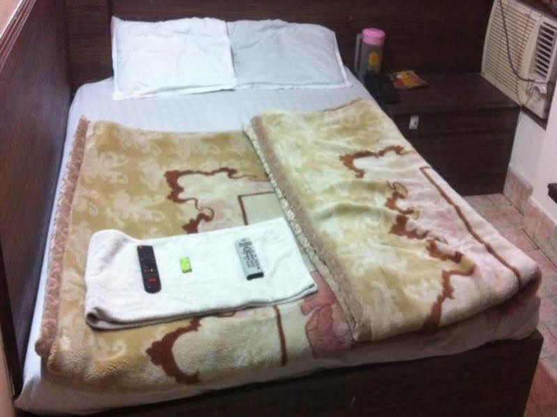 Hotel Prince Palace Deluxe - Paharganj - Yeni Delhi Dış mekan fotoğraf