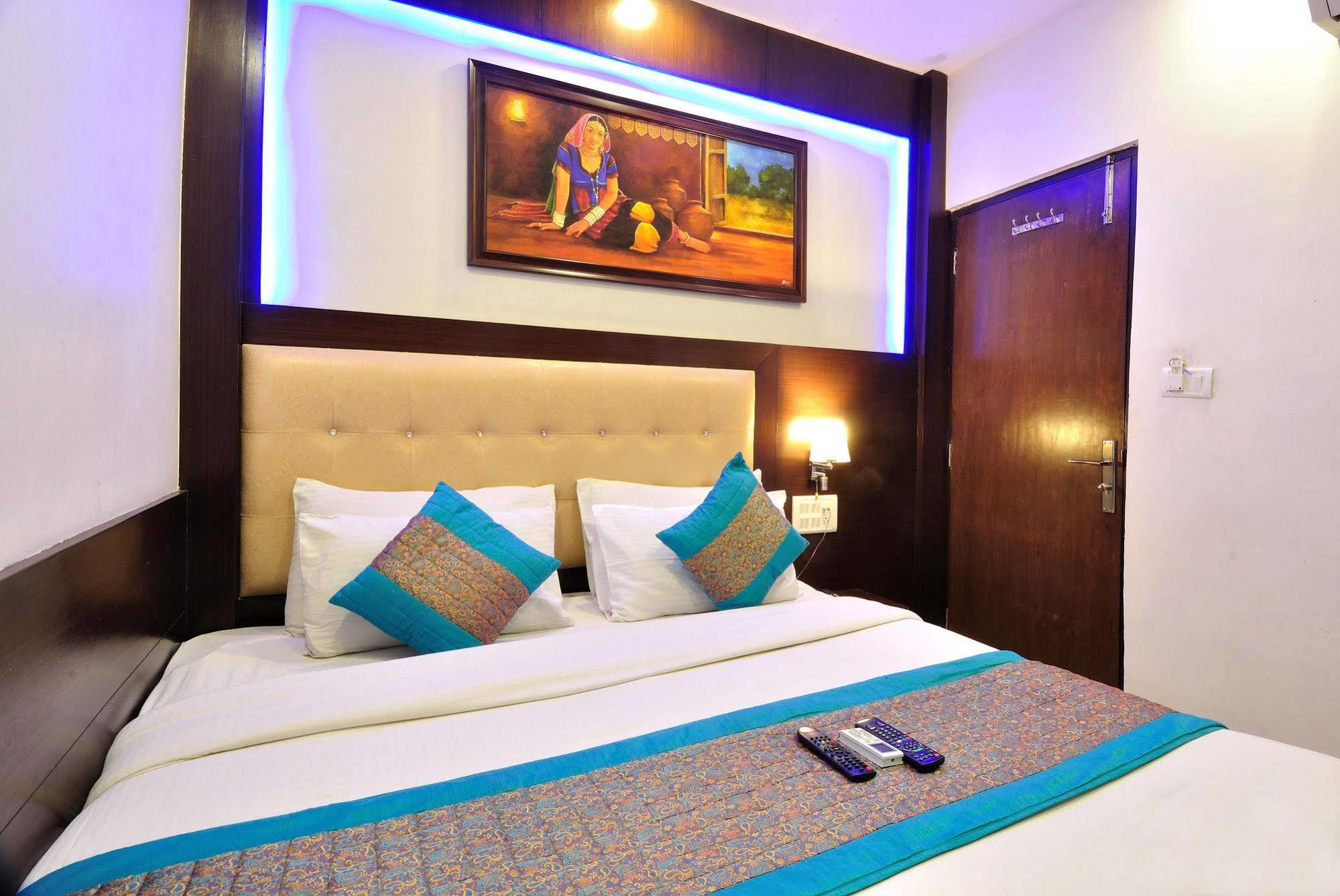 Hotel Prince Palace Deluxe - Paharganj - Yeni Delhi Dış mekan fotoğraf