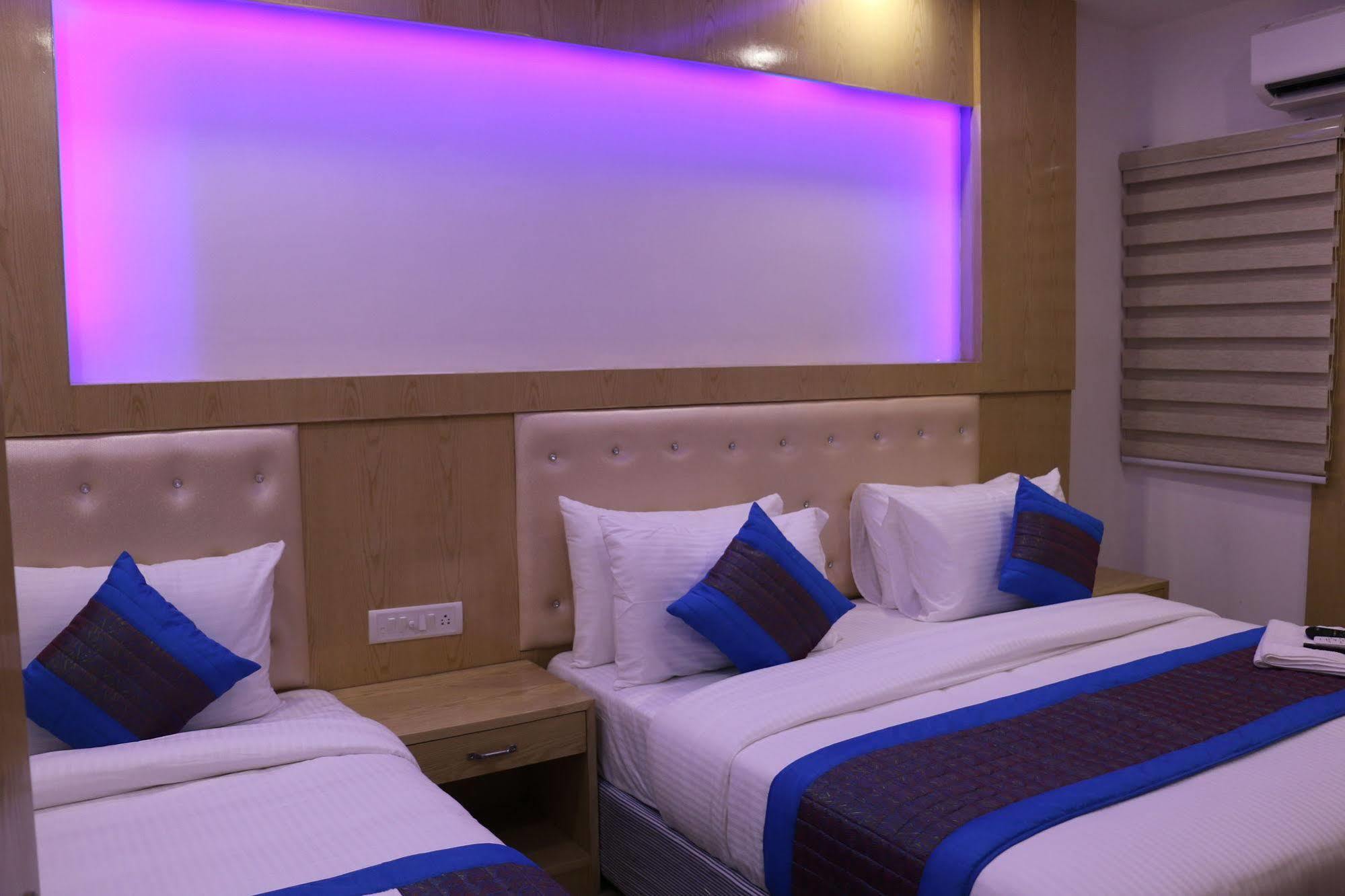 Hotel Prince Palace Deluxe - Paharganj - Yeni Delhi Dış mekan fotoğraf