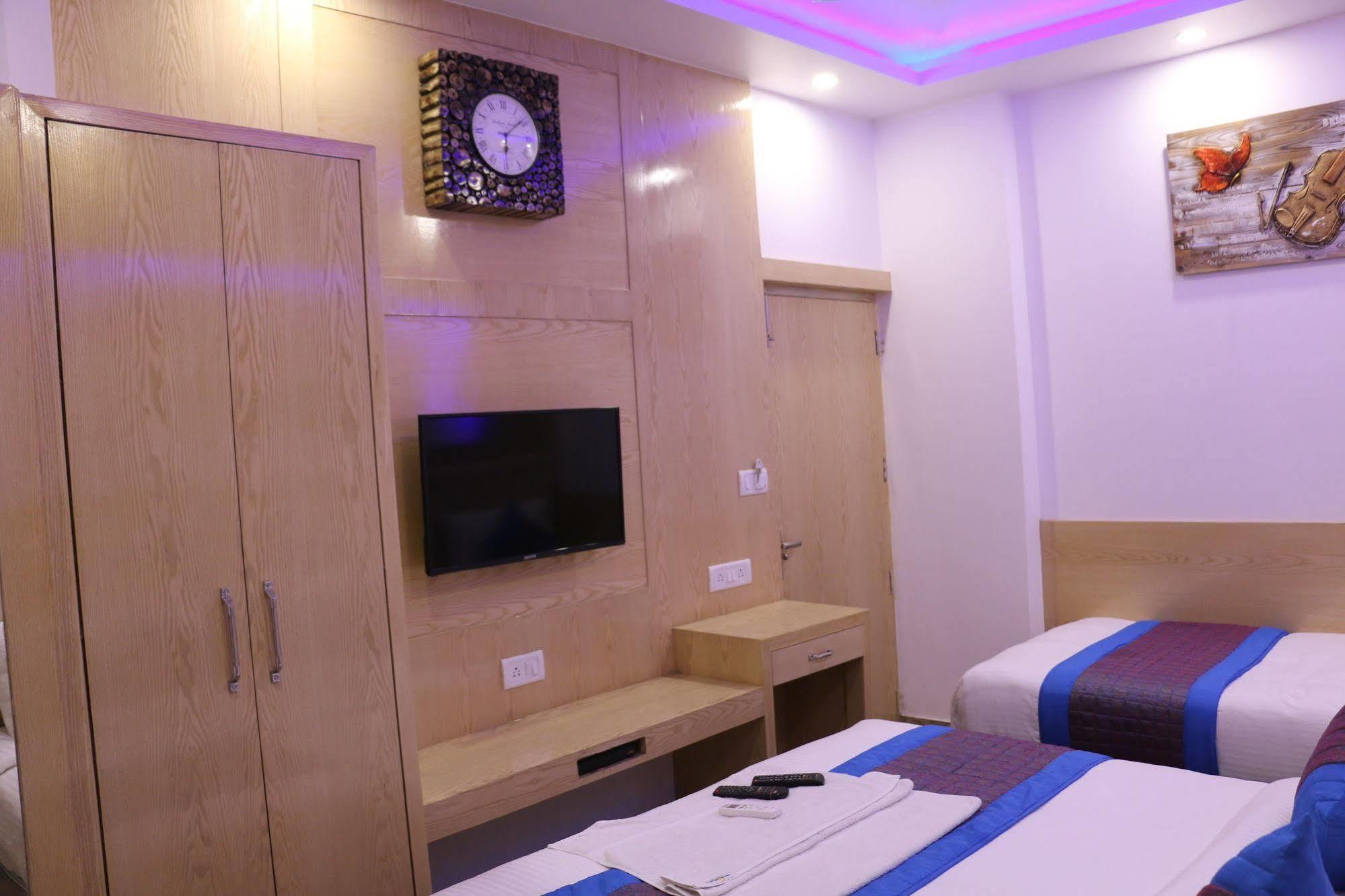 Hotel Prince Palace Deluxe - Paharganj - Yeni Delhi Dış mekan fotoğraf