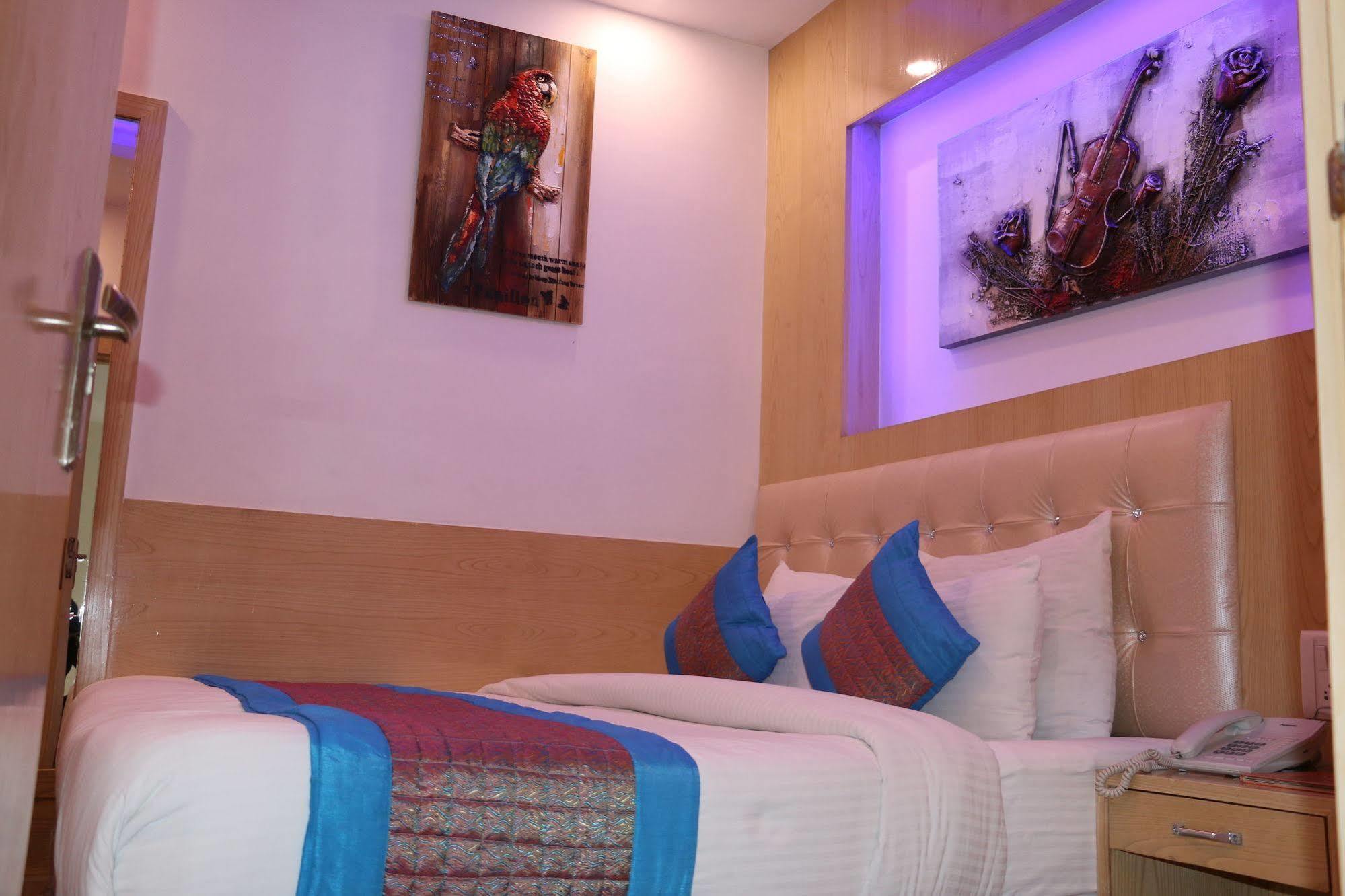 Hotel Prince Palace Deluxe - Paharganj - Yeni Delhi Dış mekan fotoğraf