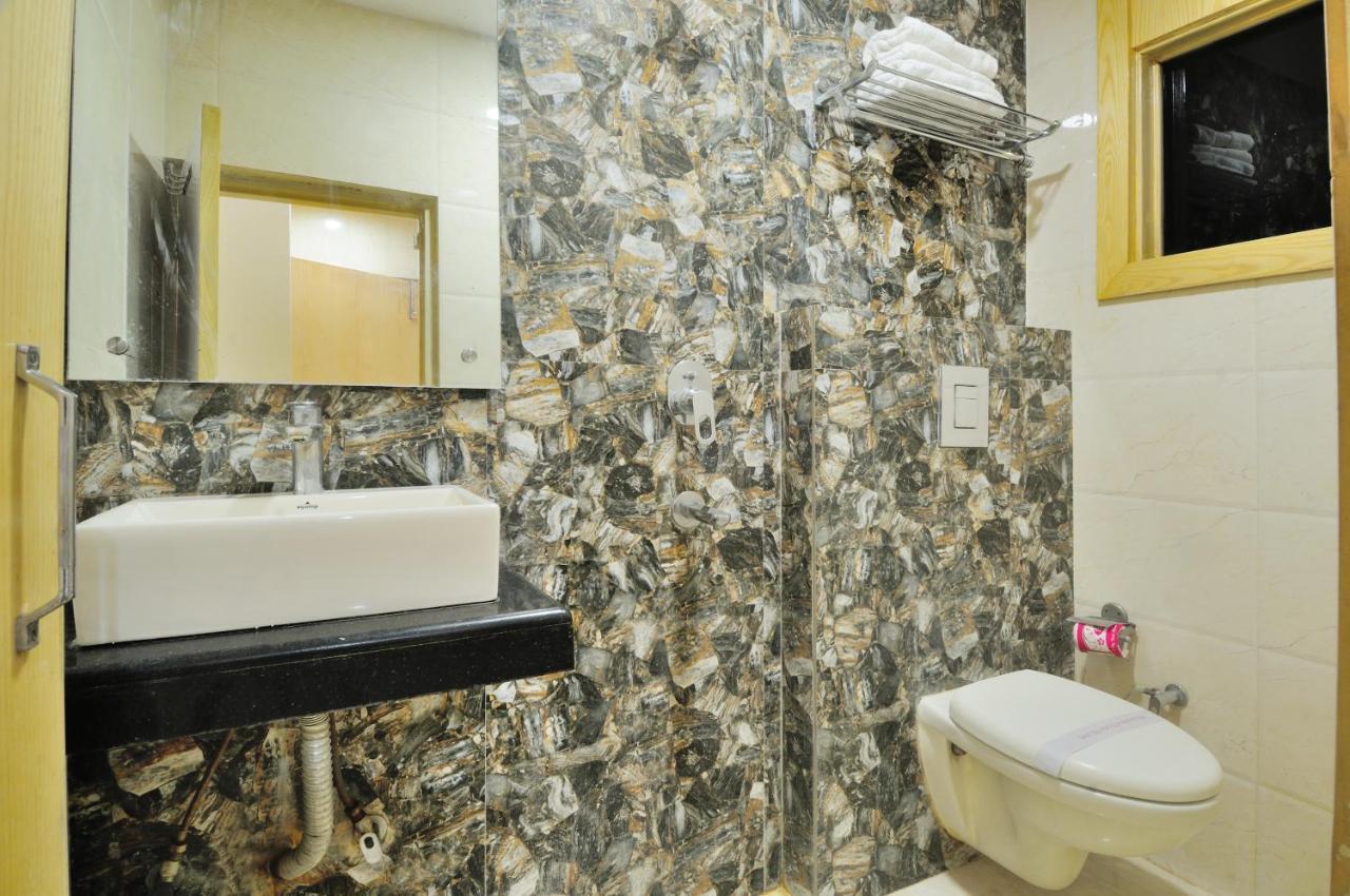 Hotel Prince Palace Deluxe - Paharganj - Yeni Delhi Dış mekan fotoğraf